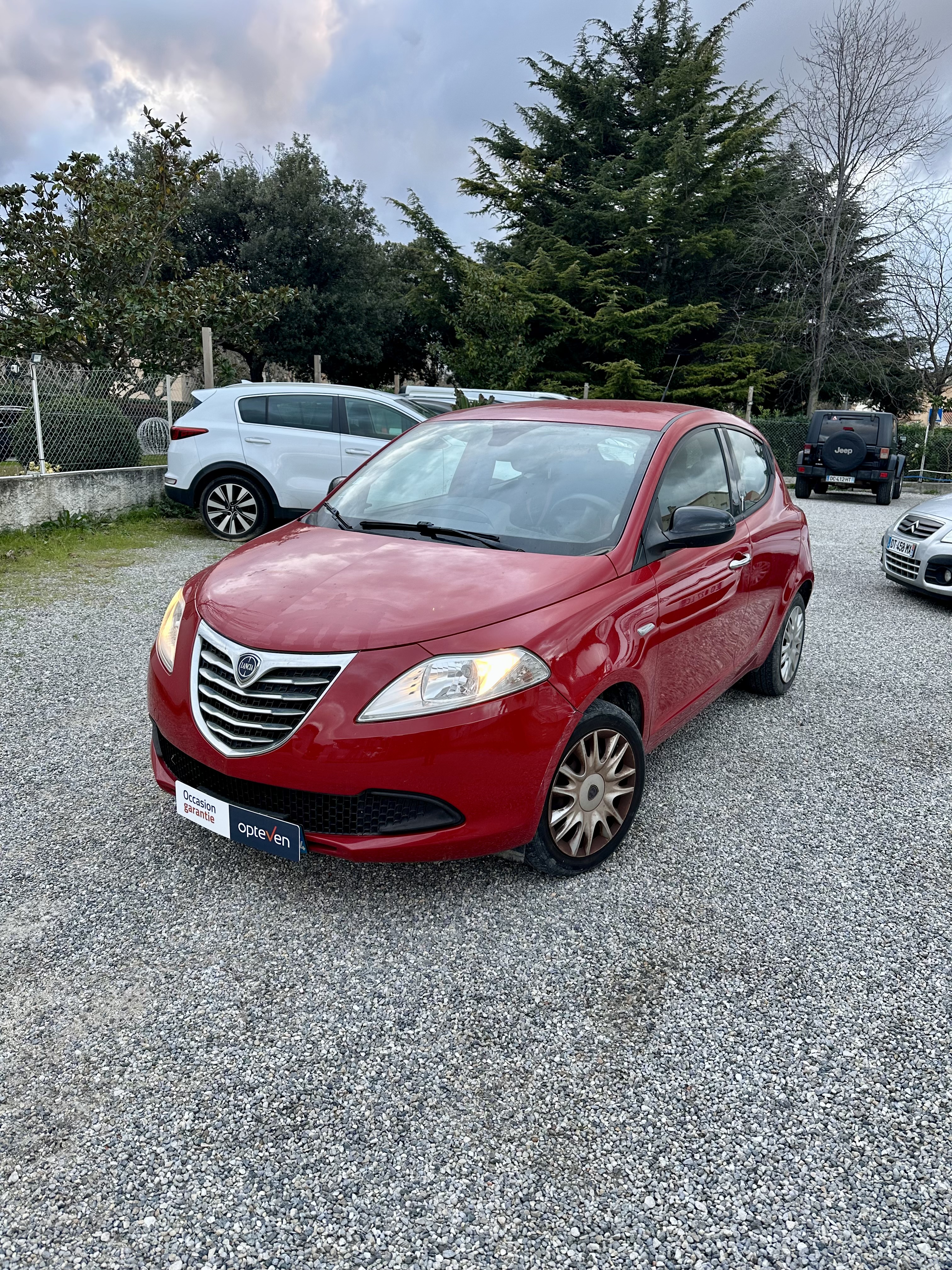 Lancia Ypsilon 1.2 69cv red